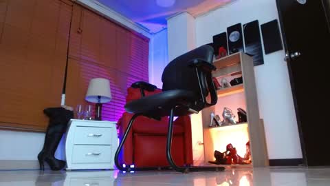 Snapshot of paola_xxt chatting on 12.01.25 PAOLA online show from 12.01.25