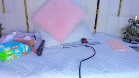 Paola  online show from 12.23.25