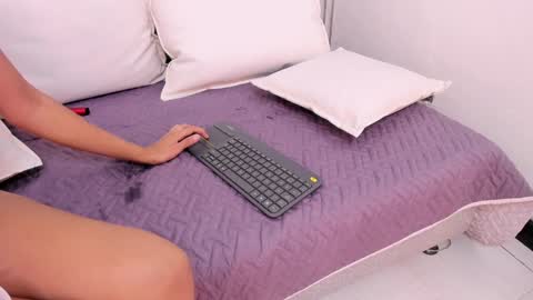 Snapshot of paolab_g chatting on 01.24.25 online show from 01.24.25