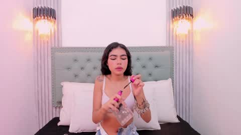 Snapshot of paolab_g chatting on 02.06.25 online show from 02.06.25