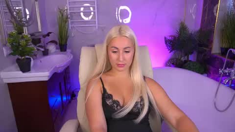 Snapshot of paolamola chatting on 06.21.26 Lia online show from 06.21.26