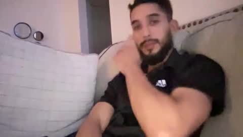 Snapshot of papicubano_guapo23cm chatting on 10.18.25 papicubano_guapo23cm online show from 10.18.25