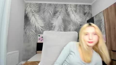 Snapshot of paradi_se chatting on 12.03.25 Melena online show from 12.03.25