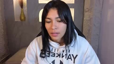 Snapshot of paris_b_ chatting on 11.13.25 paris online show from 11.13.25