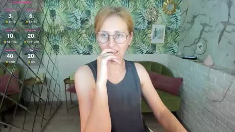 Snapshot of paris_cherry chatting on 02.27.26 Paris online show from 02.27.26