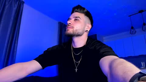 Paris online show from 02.02.25