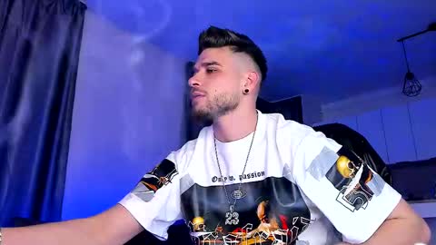 Paris online show from 02.15.25