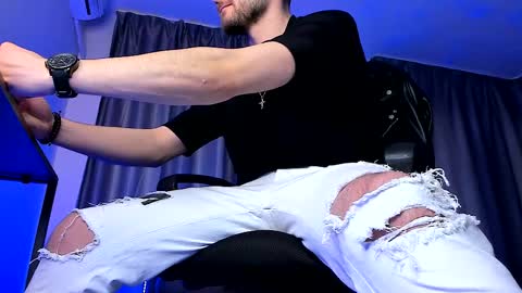 Paris online show from 03.06.25