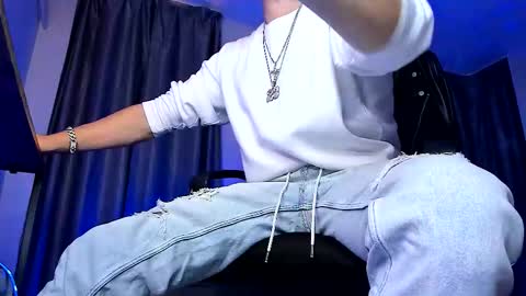 Paris online show from 11.08.25