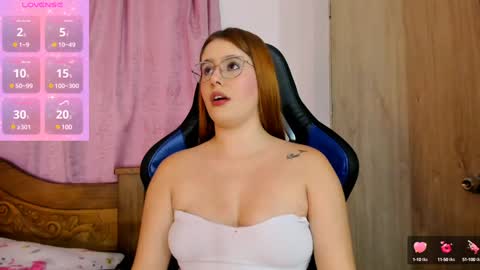 Snapshot of parisshayk chatting on 12.21.24 Paris online show from 12.21.24