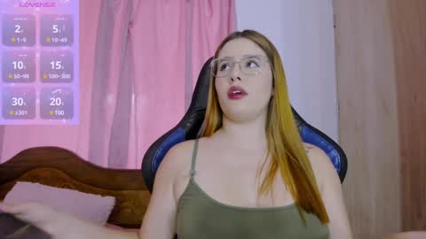 Snapshot of parisshayk chatting on 02.07.25 Paris online show from 02.07.25