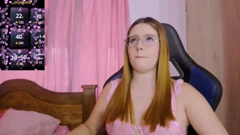 Snapshot of parisshayk chatting on 02.10.25 Paris online show from 02.10.25