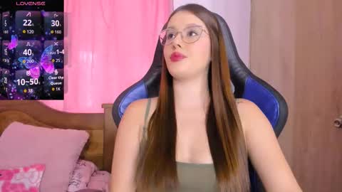 Snapshot of parisshayk chatting on 09.12.25 Paris online show from 09.12.25