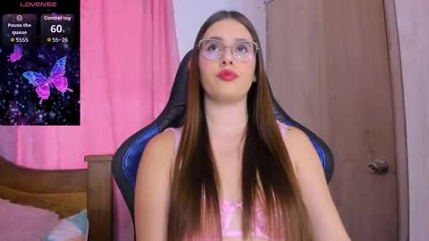 Snapshot of parisshayk chatting on 10.20.25 Paris online show from 10.20.25