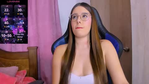 Snapshot of parisshayk chatting on 11.08.25 Paris online show from 11.08.25