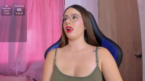 Snapshot of parisshayk chatting on 11.28.25 Paris online show from 11.28.25