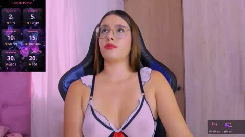 Snapshot of parisshayk chatting on 12.15.25 Paris online show from 12.15.25