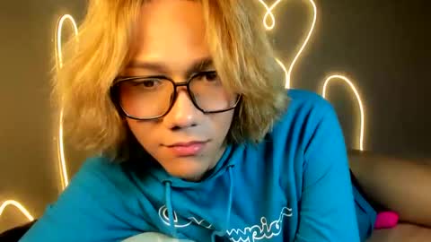 Snapshot of parisstone2 chatting on 12.11.24 connie online show from 12.11.24