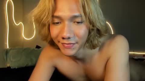 Snapshot of parisstone2 chatting on 12.12.24 connie online show from 12.12.24