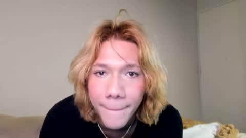 Snapshot of parisstone2 chatting on 01.06.25 connie online show from 01.06.25