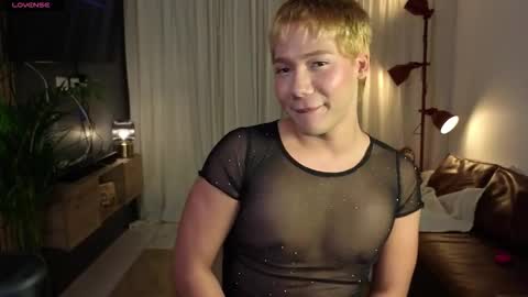 Snapshot of parisstone2 chatting on 10.09.25 connie online show from 10.09.25