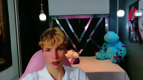 Snapshot of park_jimin1 chatting on 10.01.25 park_jimin1 online show from 10.01.25