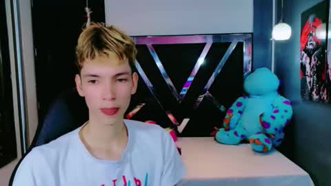 Snapshot of park_jimin1 chatting on 12.15.25 park_jimin1 online show from 12.15.25