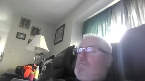 Snapshot of part86 chatting on 10.26.25 part86 online show from 10.26.25