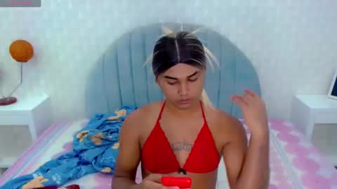 Snapshot of party_duo_trans chatting on 12.08.24 sara y cata online show from 12.08.24