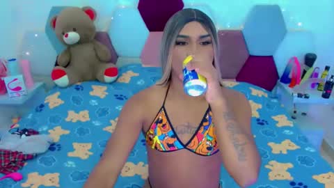 Snapshot of party_duo_trans chatting on 12.25.24 sara y cata online show from 12.25.24