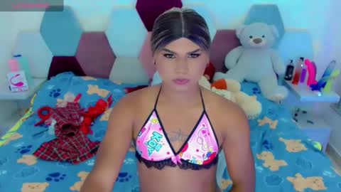 Snapshot of party_duo_trans chatting on 01.15.25 sara y cata online show from 01.15.25