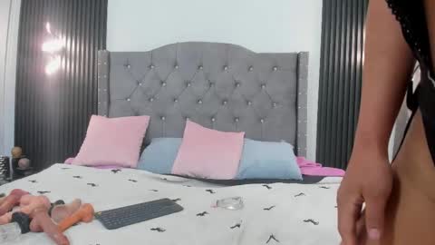 Snapshot of parys_hot chatting on 10.29.25 parys_hot online show from 10.29.25