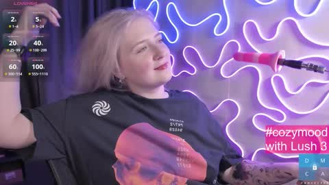 Snapshot of passion_luna chatting on 10.05.25 LunaAlan online show from 10.05.25