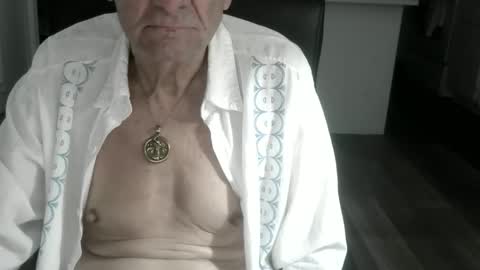 Snapshot of pastelito76 chatting on 03.04.26 Bob online show from 03.04.26