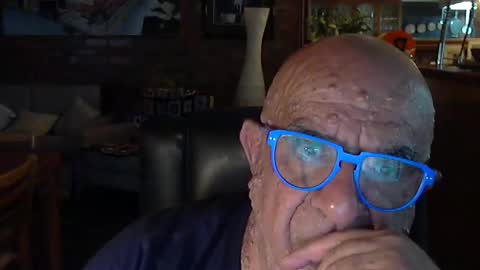 Snapshot of patvac chatting on 12.24.24 patvac online show from 12.24.24