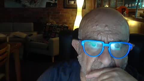 Snapshot of patvac chatting on 12.31.24 patvac online show from 12.31.24