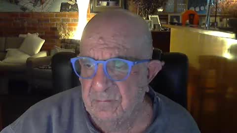 Snapshot of patvac chatting on 09.10.25 patvac online show from 09.10.25