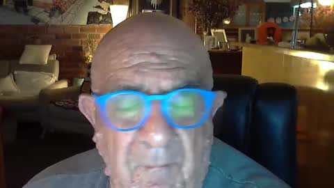 Snapshot of patvac chatting on 09.18.25 patvac online show from 09.18.25