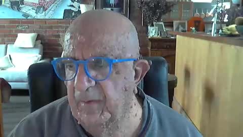 Snapshot of patvac chatting on 09.19.25 patvac online show from 09.19.25