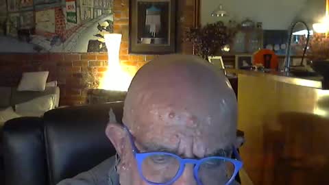 Snapshot of patvac chatting on 09.22.25 patvac online show from 09.22.25