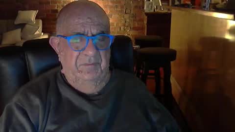 Snapshot of patvac chatting on 09.28.25 patvac online show from 09.28.25