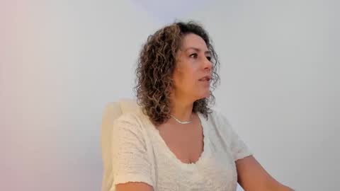 Snapshot of paty_chic chatting on 12.15.25 Paty Chic online show from 12.15.25