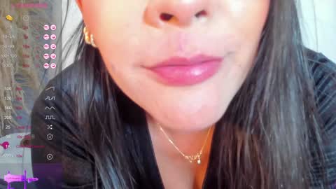 Snapshot of paula_brown18 chatting on 01.13.25 Pau online show from 01.13.25