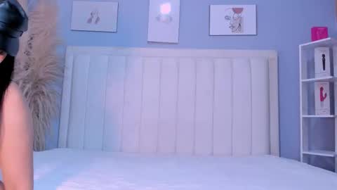 Snapshot of paula_brown18 chatting on 10.22.25 Pau online show from 10.22.25