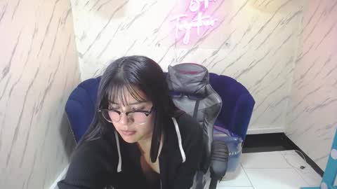 Live 800am 200pm COLOMBIAN HOUR online show from 03.12.25