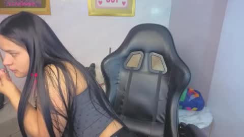 Snapshot of paulette_v chatting on 05.04.26 Live 800am 200pm COLOMBIAN HOUR online show from 05.04.26