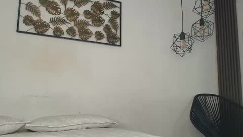 Snapshot of paulina_saruma chatting on 10.18.25 PAU  online show from 10.18.25