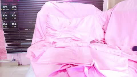 Snapshot of paulinasaeenz chatting on 03.11.25 PaulinaSaennz online show from 03.11.25