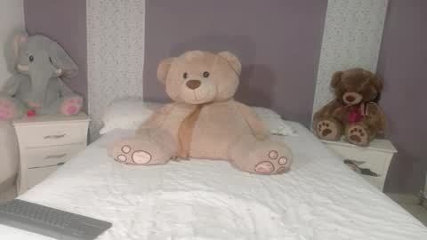 Snapshot of paulinawilliams chatting on 11.26.25 paulina online show from 11.26.25