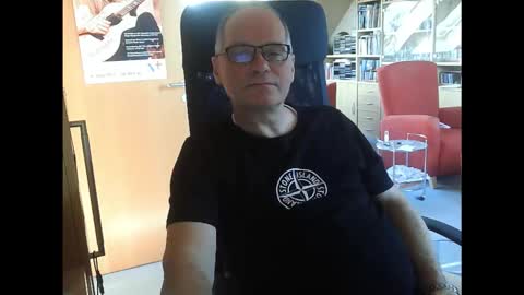 Snapshot of pavlovsdog2006 chatting on 11.06.25 Pavlov aka Peter online show from 11.06.25